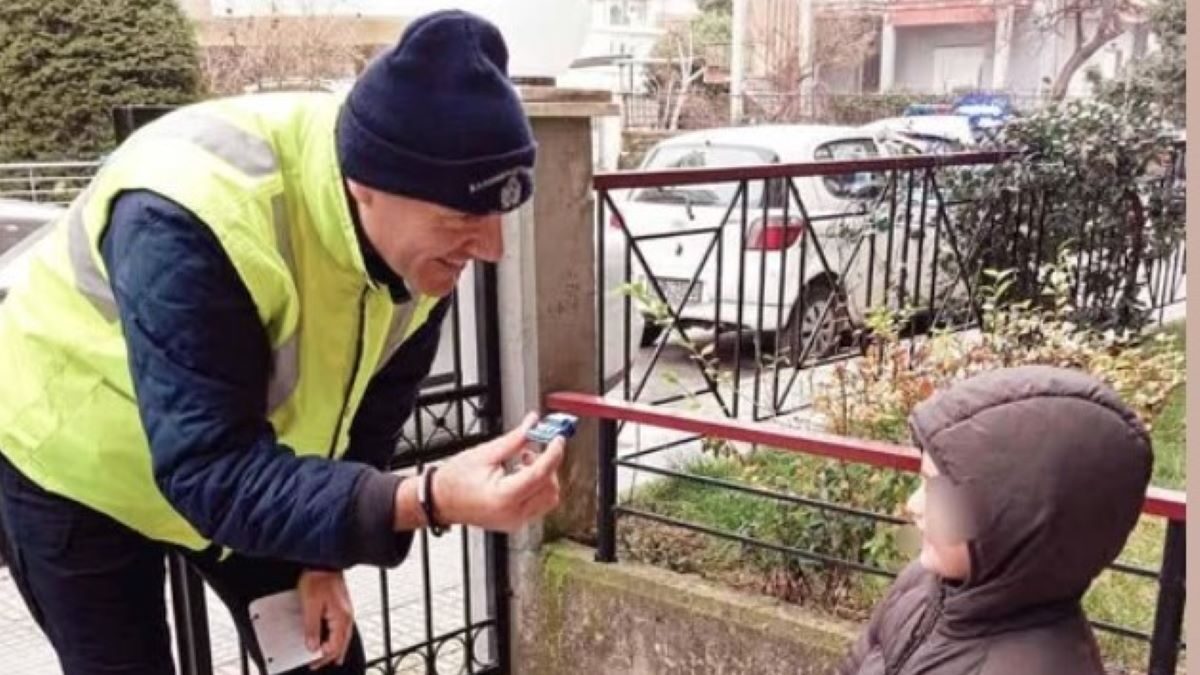 Σέρρες: Παιδάκι έχασε το αυτοκινητάκι του και του το βρήκε η αστυνομία 