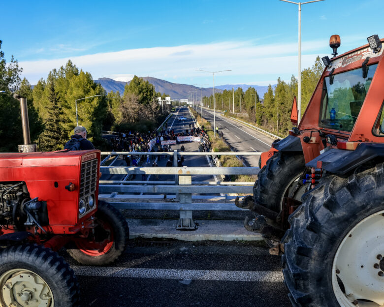 Τραυματίστηκε αστυνομικός στα επεισόδια με αγρότες στην Καρδίτσα