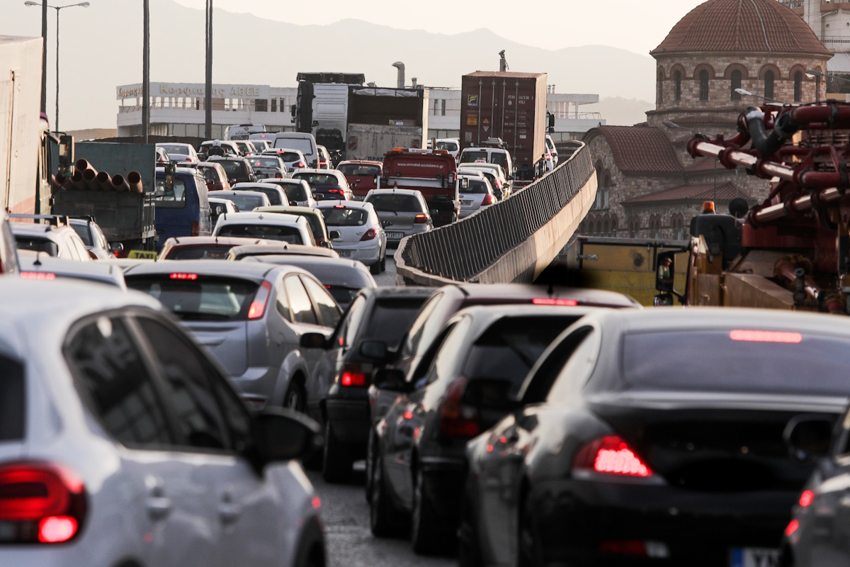 Καραμπόλα τεσσάρων αυτοκινήτων στον Κηφισό – Καθυστερήσεις στο ρεύμα προς Πειραιά