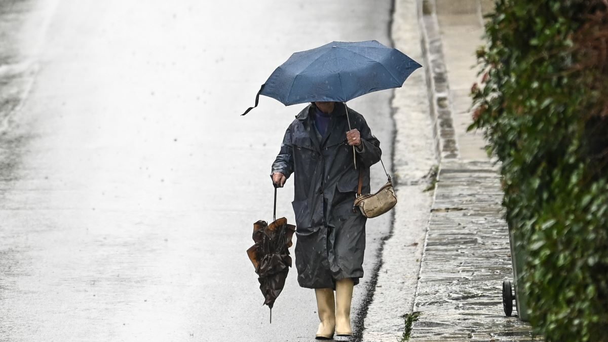 Καιρός: Βροχές μέχρι το μεσημέρι στην Αττική – «Δεν αποκλείονται και παροδικές χαλαζοπτώσεις» λέει ο Κολυδάς