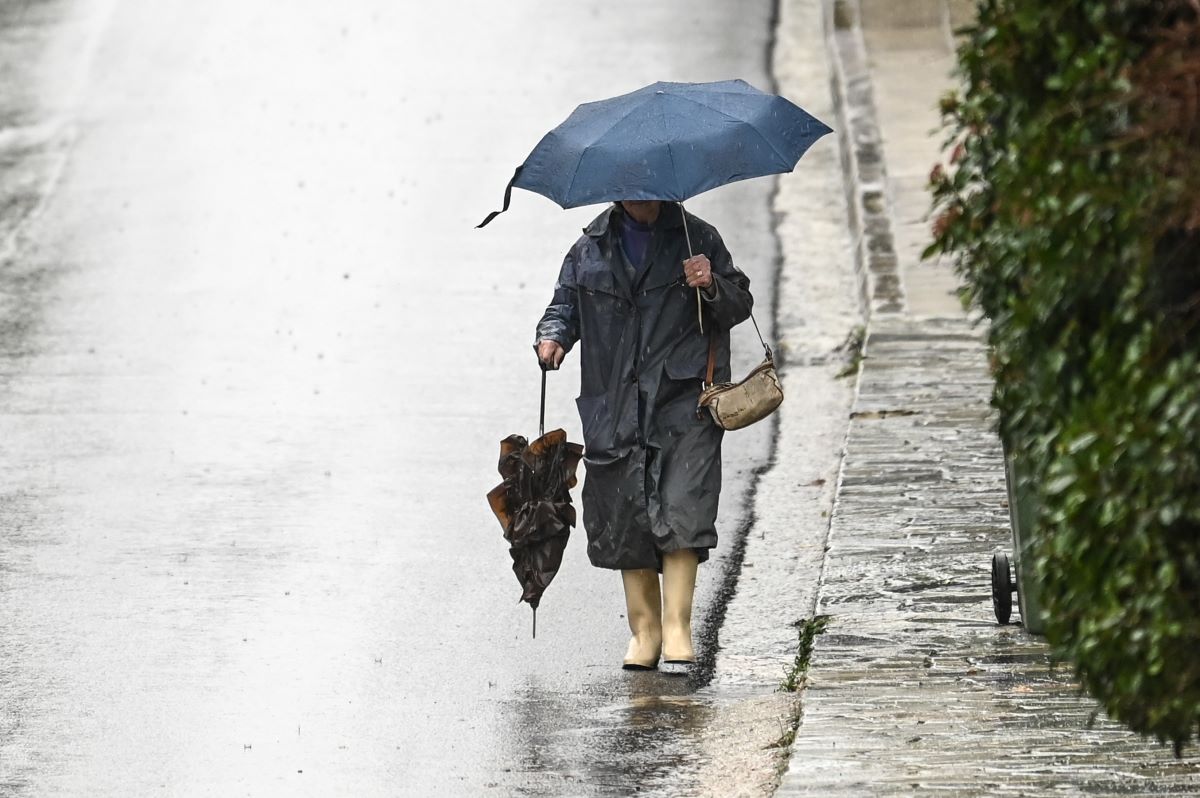 Καιρός: Βροχές μέχρι το μεσημέρι στην Αττική – «Δεν αποκλείονται και παροδικές χαλαζοπτώσεις» λέει ο Κολυδάς