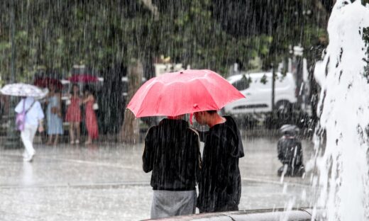 Καιρός αύριο: Τοπικές βροχές και καταιγίδες σε Ιόνιο και δυτική Πελοπόννησο – Στους 19 βαθμούς ο υδράργυρος