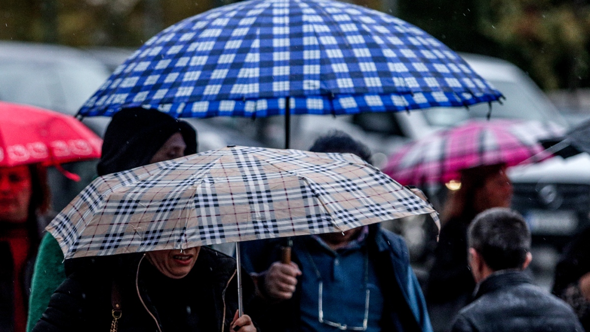 Καιρός σήμερα: Βροχές και καταιγίδες σχεδόν σε όλη την Ελλάδα – Πού θα χιονίσει