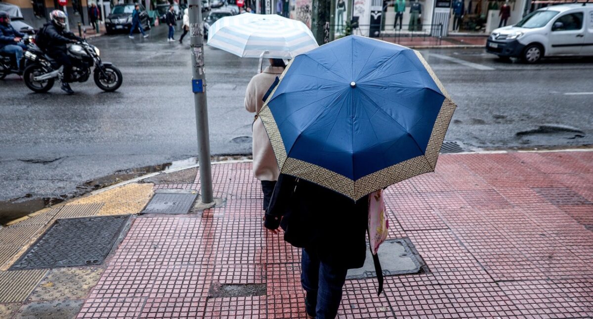 «Χαλάει» ο καιρός σήμερα: Βροχές σχεδόν σε όλη τη χώρα και πτώση θερμοκρασίας στα βόρεια – Πού θα χιονίσει