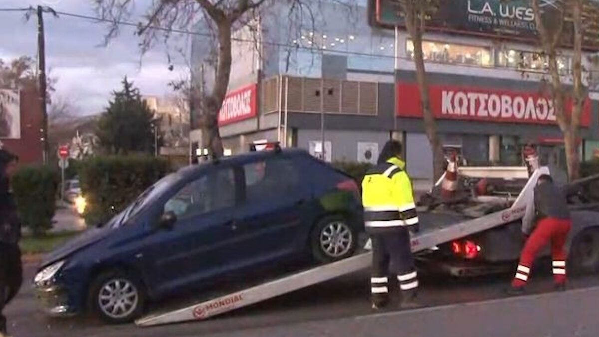 Χαϊδάρι: Καραμπόλα τριών αυτοκινήτων στη Λεωφόρο Αθηνών – Ένας ελαφρά τραυματίας