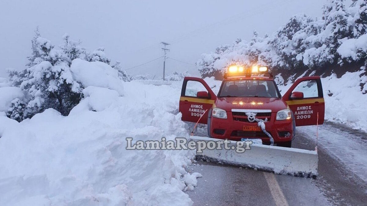 Καιρός: Επιμένει ο χιονιάς σε Φθιώτιδα, Φωκίδα, Ευρυτανία – Ποια σχολεία θα μείνουν κλειστά