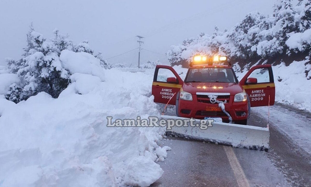 Καιρός: Επιμένει ο χιονιάς σε Φθιώτιδα, Φωκίδα, Ευρυτανία – Ποια σχολεία θα μείνουν κλειστά