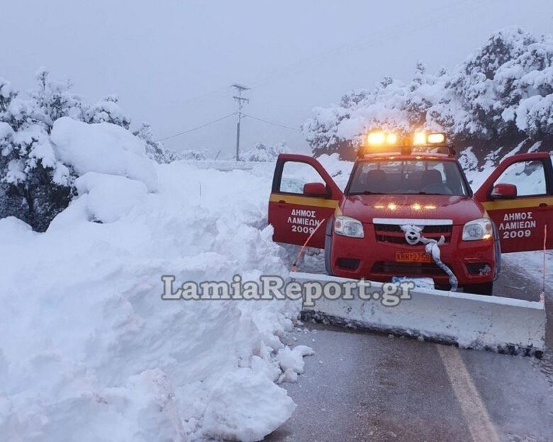 Καιρός: Επιμένει ο χιονιάς σε Φθιώτιδα, Φωκίδα, Ευρυτανία – Ποια σχολεία θα μείνουν κλειστά