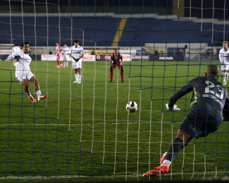 Ατρόμητος – Πανσερραϊκός 1-0: Η εκτέλεση πέναλτι στο φινάλε, ο άτυχος Γκουγκεσασβίλι και η τρίτη νίκη στο Περιστέρι