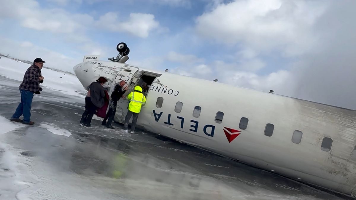 Πέρασαν γνωστό πορνοστάρ για τον πιλότο της Delta Airline που συνετρίβη στο Τορόντο