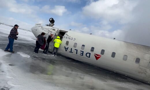 Πέρασαν γνωστό πορνοστάρ για τον πιλότο της Delta Airline που συνετρίβη στο Τορόντο