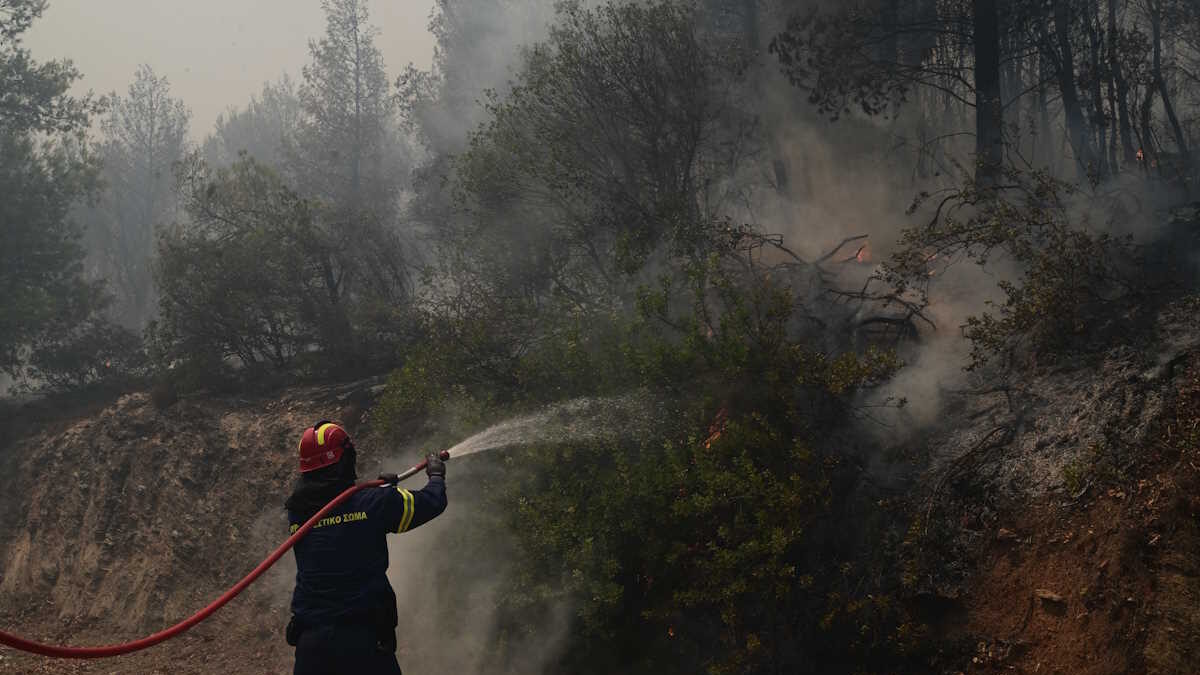 Κρήτη: Φωτιά στα Σφακιά σε δύσβατη περιοχή