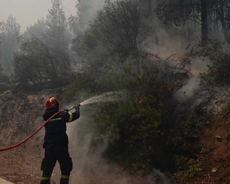 Κρήτη: Φωτιά στα Σφακιά σε δύσβατη περιοχή