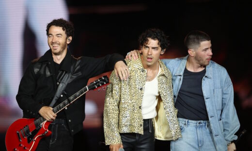 Jonas Brothers: Σε χριστουγεννιάτικη ταινία για την Disney που υπόσχεται άφθονο γέλιο