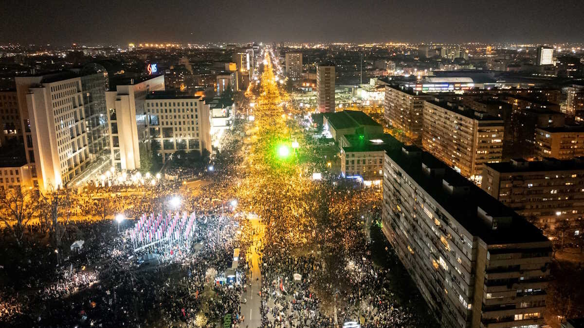 Σερβία: Δεκάδες χιλιάδες διαδήλωσαν στο Νόβι Σαντ 90 μέρες από την τραγωδία στον σιδηροδρομικό σταθμό