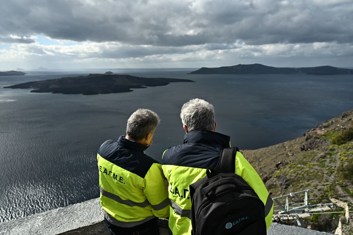 Κλιμάκιο της ΕΑΓΜΕ κάνει αυτοψία στη Σαντορίνη