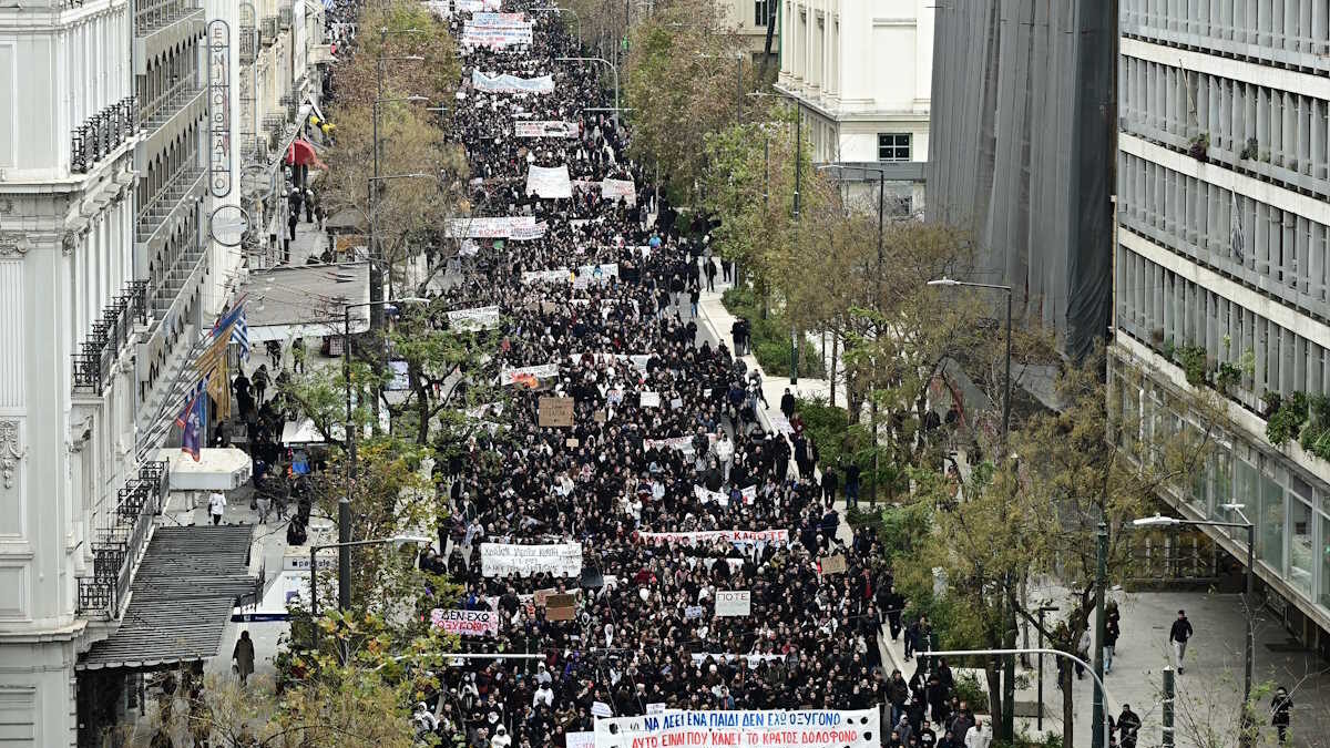 Συλλαλητήριο στην Αθήνα, με βασικό αίτημα να αποδοθεί δικαιοσύνη για την τραγωδία των Τεμπών