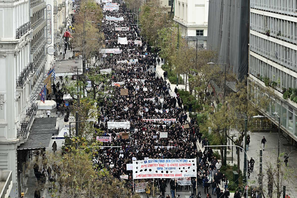 Συλλαλητήριο στην Αθήνα, με βασικό αίτημα να αποδοθεί δικαιοσύνη για την τραγωδία των Τεμπών