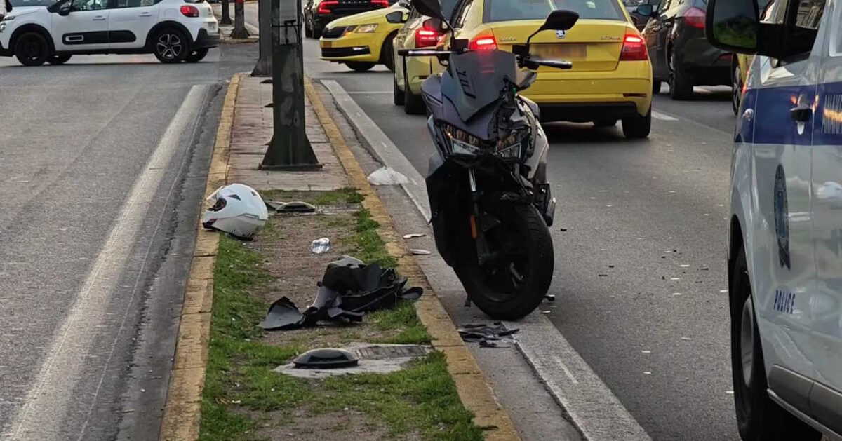 Φωτογραφία από το τροχαίο με μοτοσικλετιστή στη Βασιλίσσης Σοφίας το απόγευμα της Παρασκευής