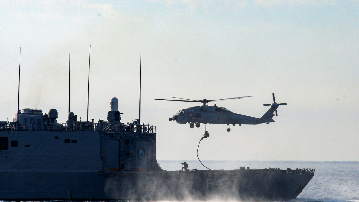 Η Τουρκία «κόβει στη μέση» το Αιγαίο με νέα NAVTEX για αεροναυτικές ασκήσεις