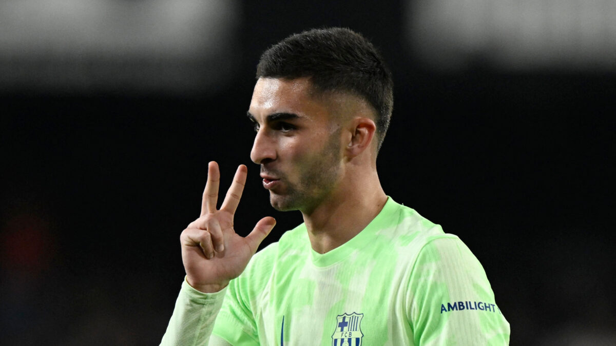 Soccer Football - Copa del Rey - Quarter Final - Valencia v FC Barcelona - Estadio de Mestalla, Valencia, Spain - February 6, 2025 FC Barcelona's Ferran Torres celebrates scoring their fourth goal to complete his hat-trick REUTERS