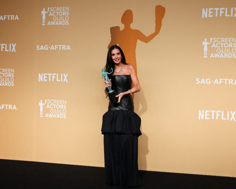 SAG Awards: Ακόμα ένα βραβείο για την Ντέμι Μουρ – Καλύτερη ταινία το «Κονκλάβιο»