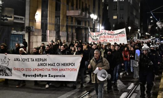 Διαμαρτυρία έξω από τα γραφεία της Hellenic Train