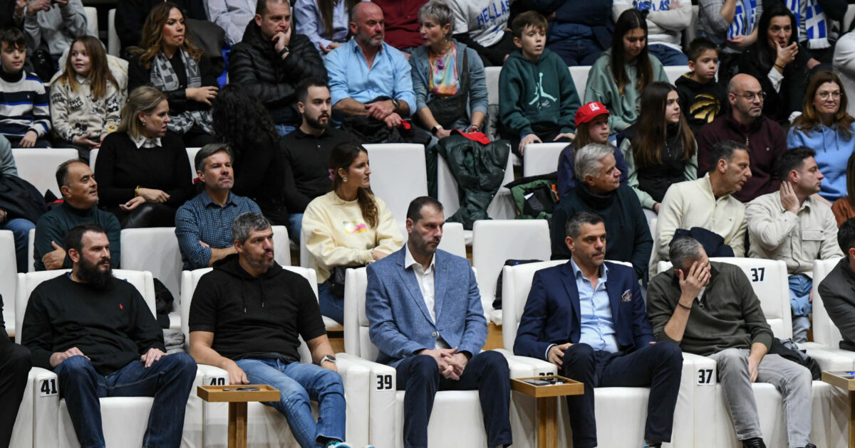 Ολλανδία: Η «χρυσή» ομάδα του Eurobasket του 2005 βραβεύτηκε στο ημίχρονο του αγώνα