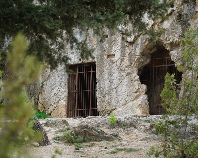 Φυλακή του Σωκράτη: H άγνωστη σπηλιά στο κέντρο της Αθήνας