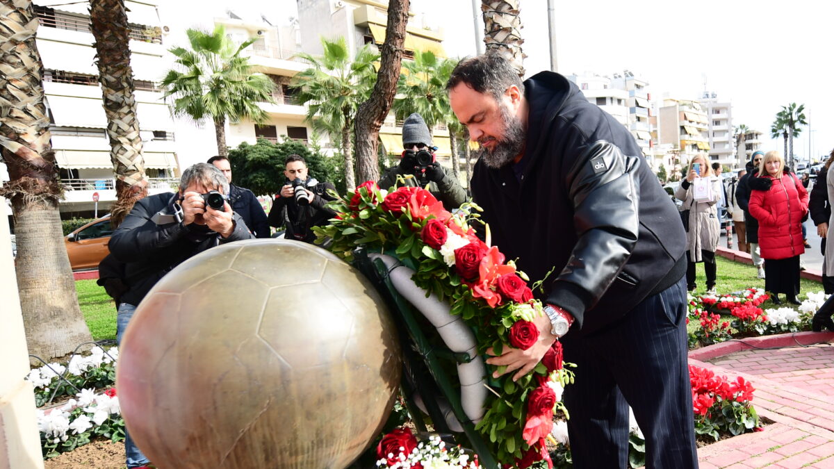 Σύσσωμος ο Ολυμπιακός στο μνημόσυνο για τα θύματα της θύρας 7