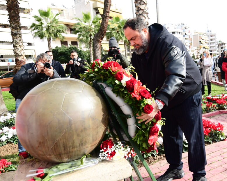 Σύσσωμος ο Ολυμπιακός στο μνημόσυνο για τα θύματα της θύρας 7