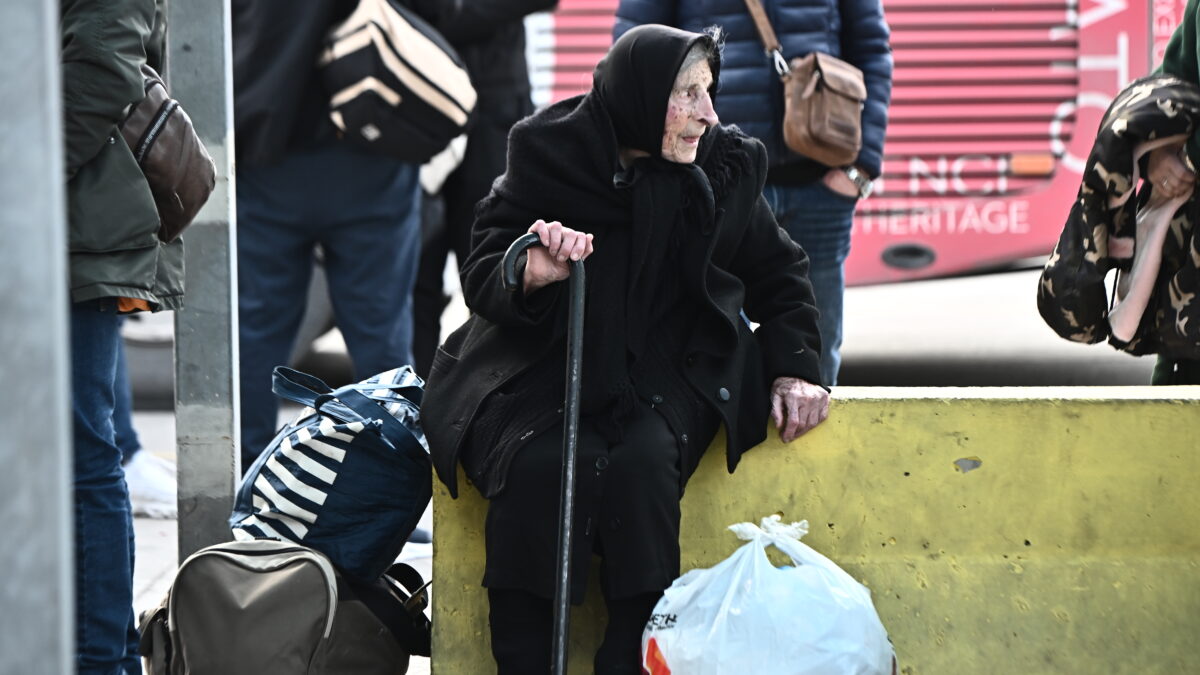 Σεισμοί στην Σαντορίνη: Η μεγάλη έξοδος – Ξεριζωμός για τους κατοίκους του νησιού όπου «χορεύουν» τα Ρίχτερ