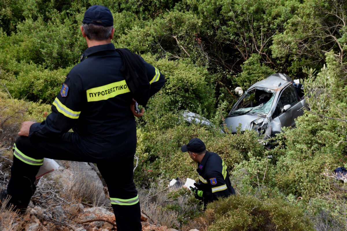 Αλεποχώρι: Αυτοκίνητο έπεσε σε γκρεμό δέκα μέτρων – Στο νοσοκομείο δύο άτομα