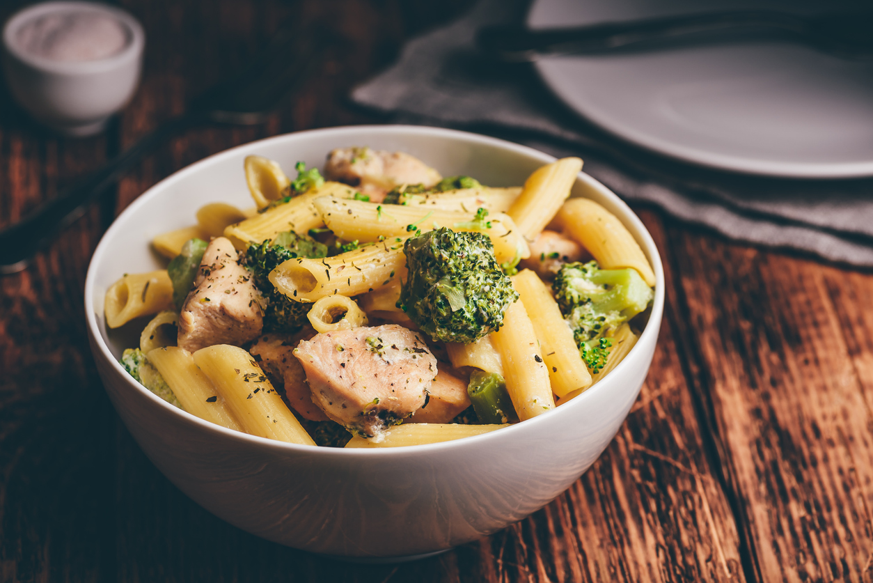 Creamy whole wheat pasta with chicken and broccoli