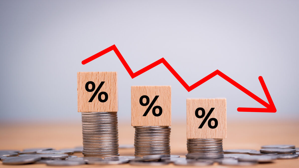 Percentage sign on wooden cubes with Stack of coin bar chart