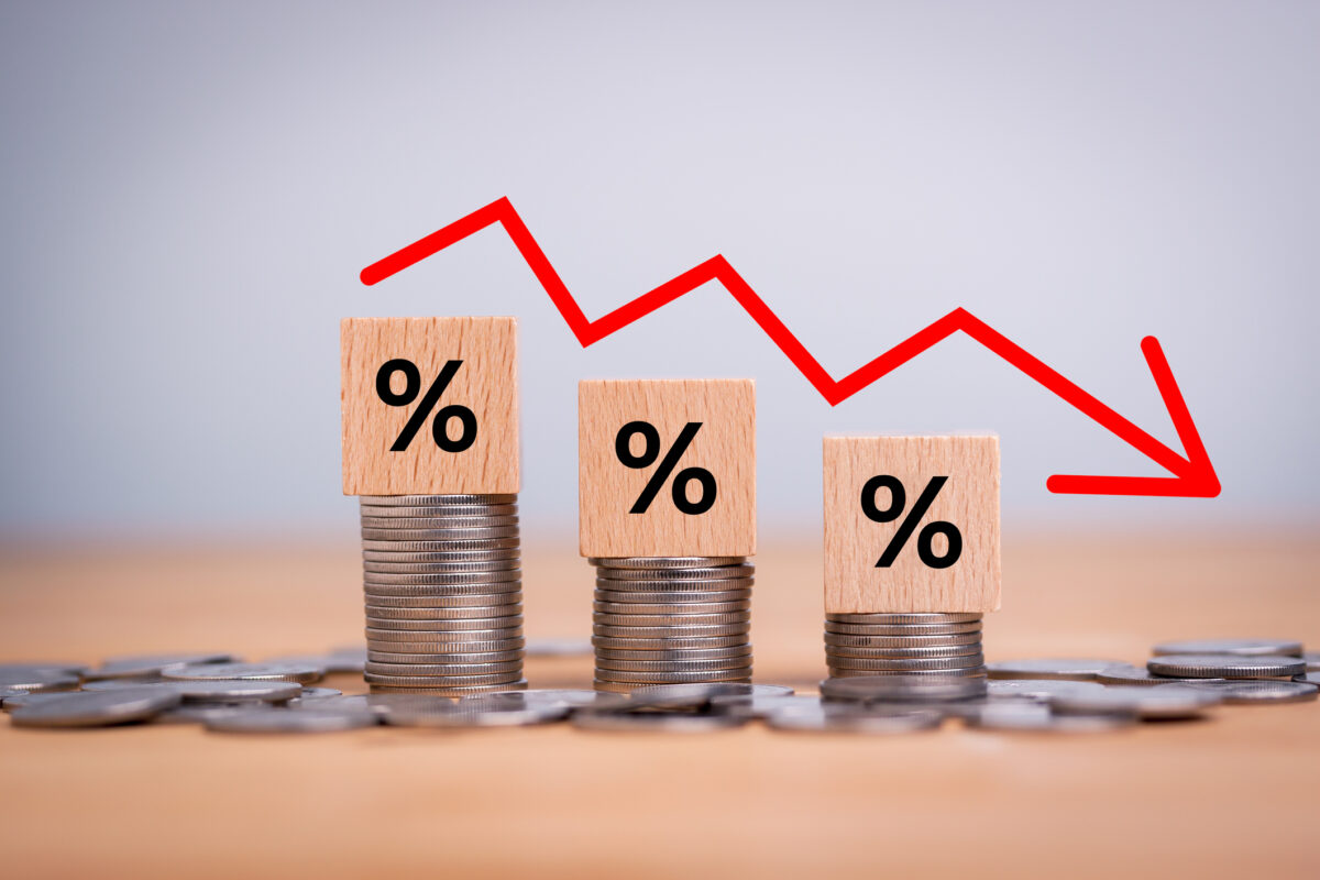 Percentage sign on wooden cubes with Stack of coin bar chart