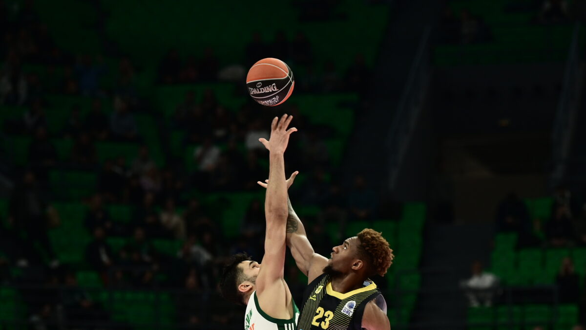 Τζάμπολ σε αγώνα της Basket League