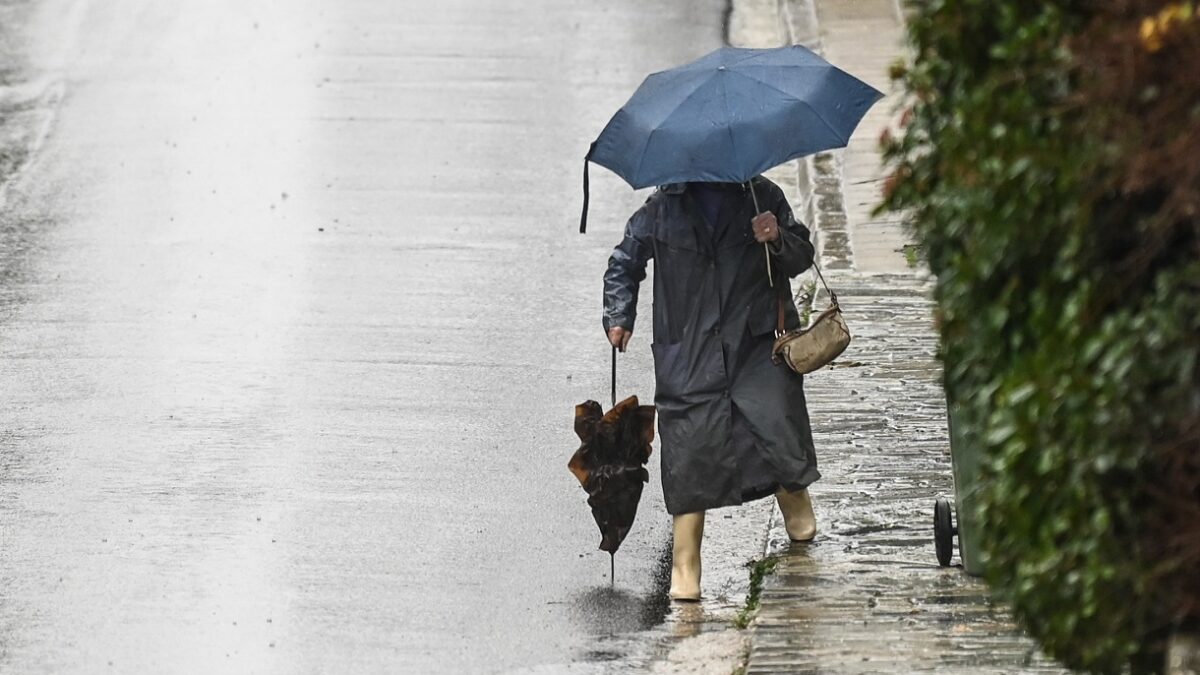 Έντονη βροχόπτωση στον Διόνυσο