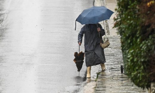 Καιρός: Τσουχτερό κρύο και βροχές την Τετάρτη – Χαμηλές θερμοκρασίες μέχρι την Κυριακή