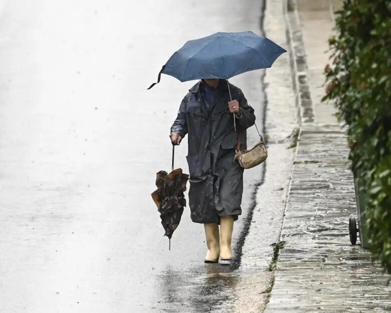 Καιρός σήμερα: Τσουχτερό κρύο, ισχυροί άνεμοι και βροχές