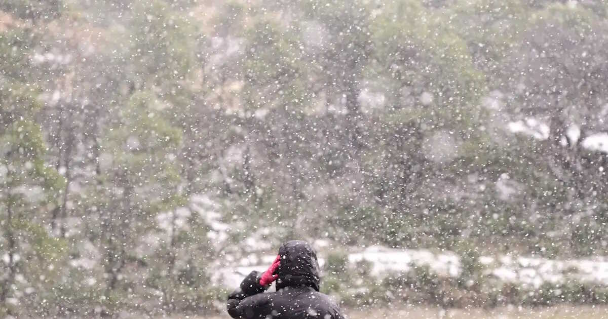 Τσουχτερό κρύο και χιόνια στα ορεινά