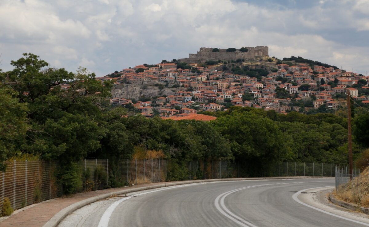 Το κάστρο του Μολύβου, αποτελεί το δεύτερο σε μέγεθος και σημασία κάστρο της Λέσβου