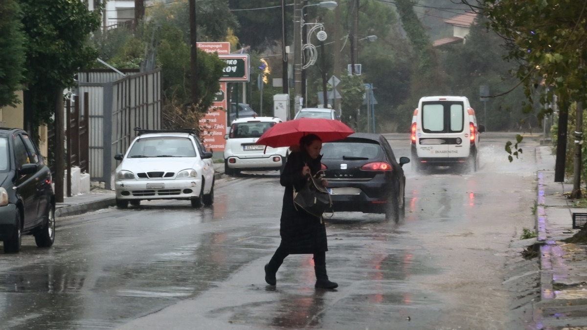 Καιρός: Νέες ισχυρές καταιγίδες στα δυτικά από το βράδυ του Σαββάτου έως την Κυριακή –  Προσοχή συνιστά ο Θοδωρής Κολυδάς