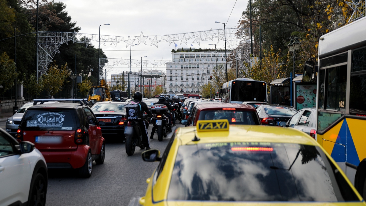 Ακινητοποιημένα αυτοκίνητα λόγω της κίνησης