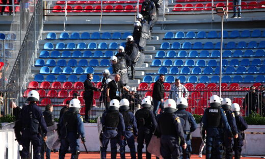 Επέμβαση των ΜΑΤ στο γήπεδο της Νέας Σμύρνης