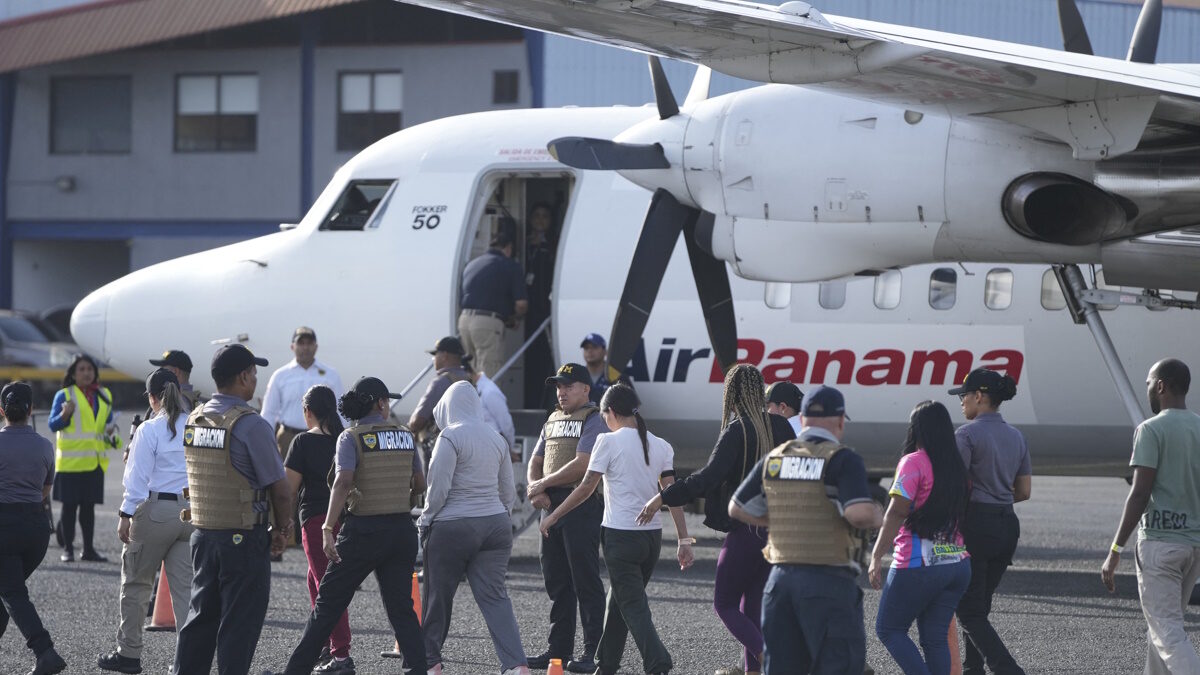 ΗΠΑ: Τουλάχιστον 211 Έλληνες στη λίστα απελάσεων – Πάνω από 1 εκατ. μετανάστες πήραν εντολή να εγκαταλείψουν τη χώρα