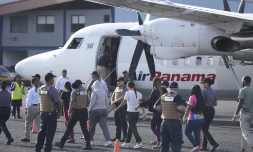 ΗΠΑ: Τουλάχιστον 211 Έλληνες στη λίστα απελάσεων – Πάνω από 1 εκατ. μετανάστες πήραν εντολή να εγκαταλείψουν τη χώρα