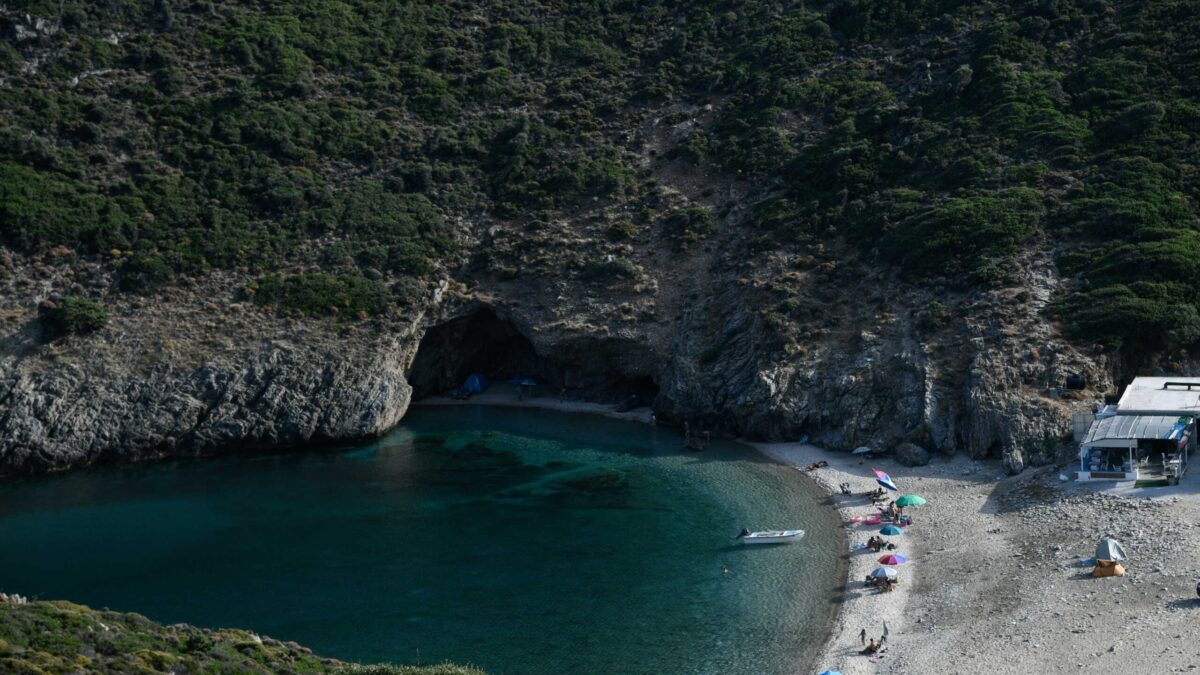 Παραλία Αλμυρίχι στην Νότια Έυβοια