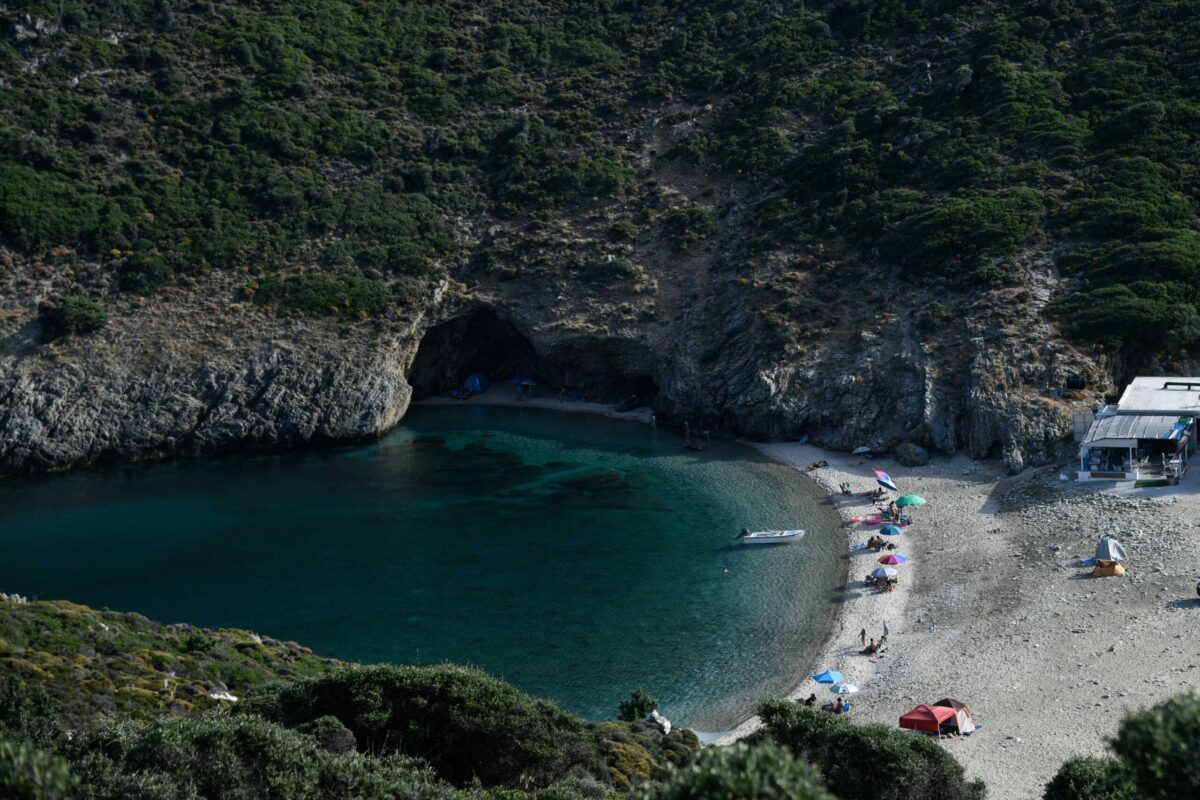 Παραλία Αλμυρίχι στην Νότια Έυβοια