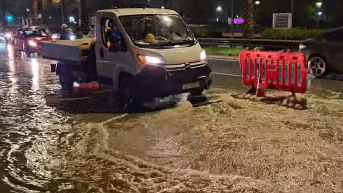 Η Ποσειδώνος πλημμύρισε και πάλι με βοθρολύματα – Τινάχθηκε καπάκι λόγω της βροχής